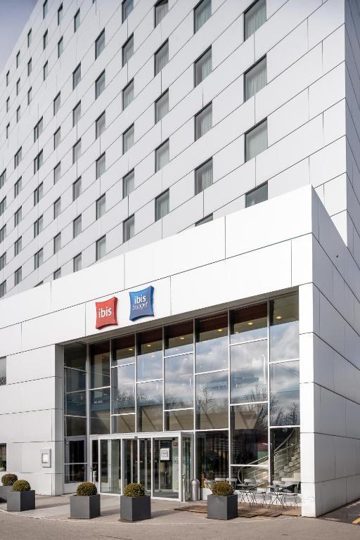 Ibis Budget Bern Expo Экстерьер фото