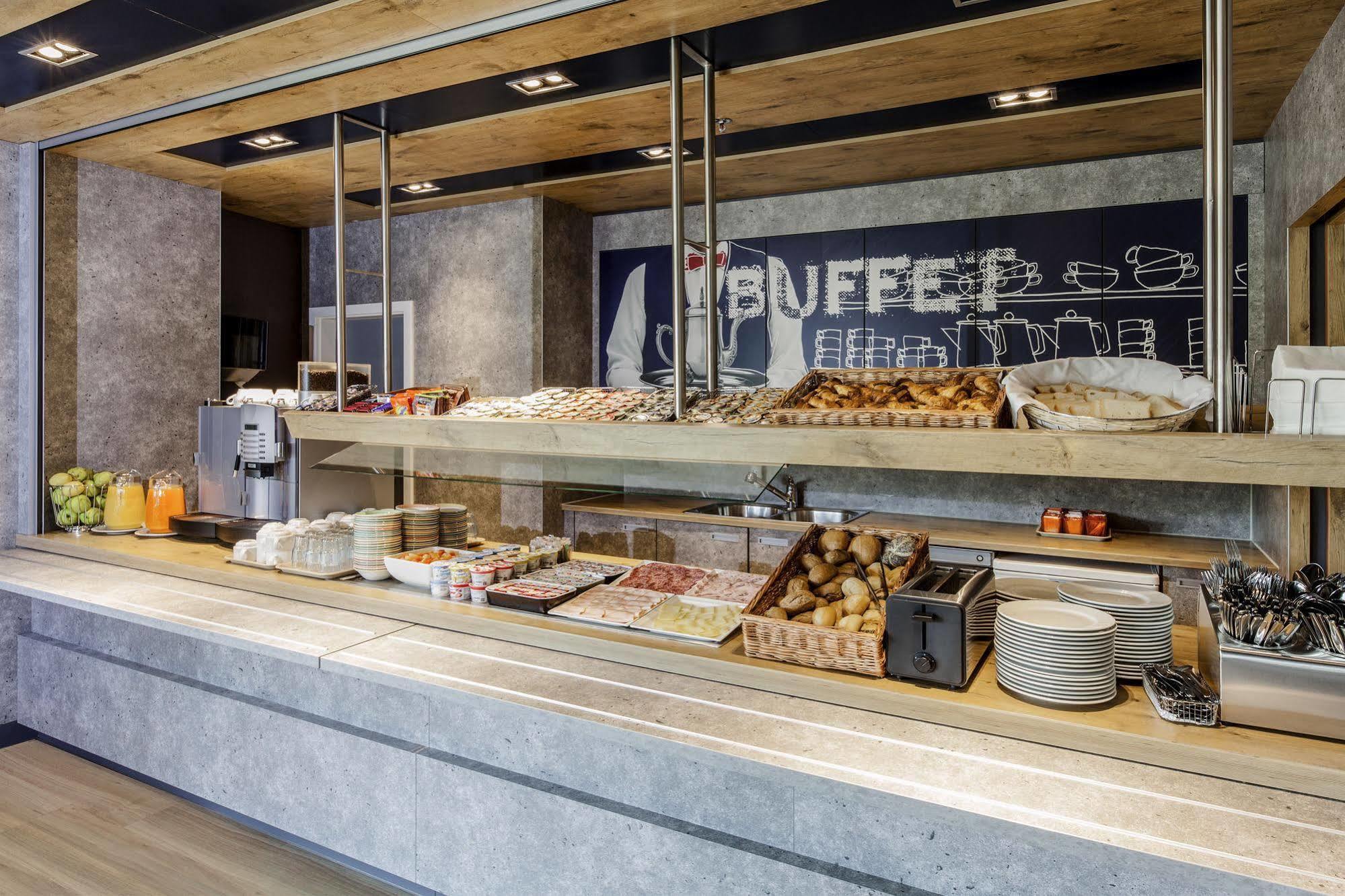 Ibis Budget Bern Expo Экстерьер фото