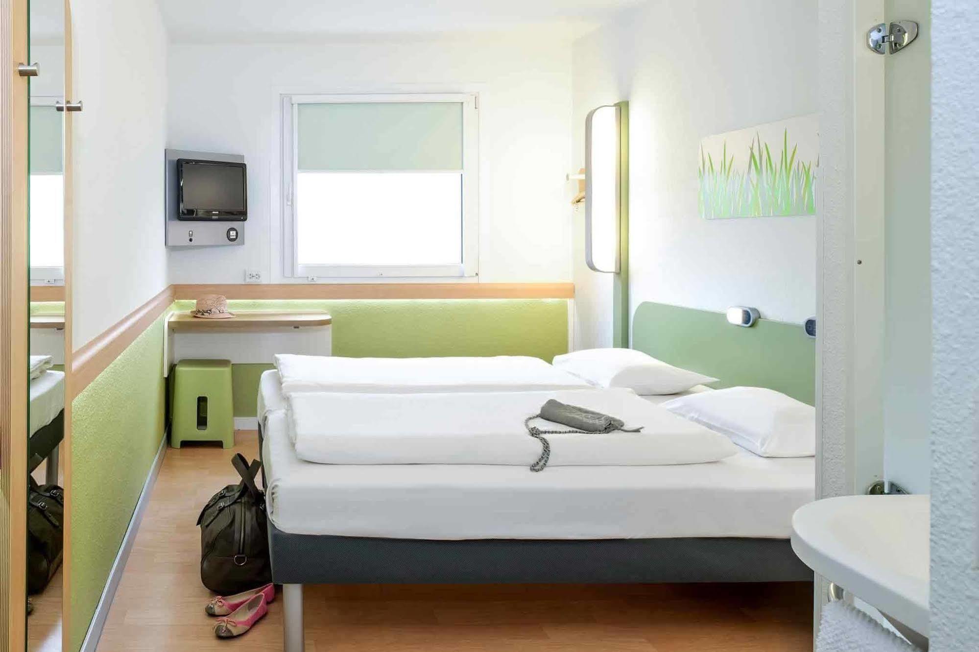 Ibis Budget Bern Expo Экстерьер фото