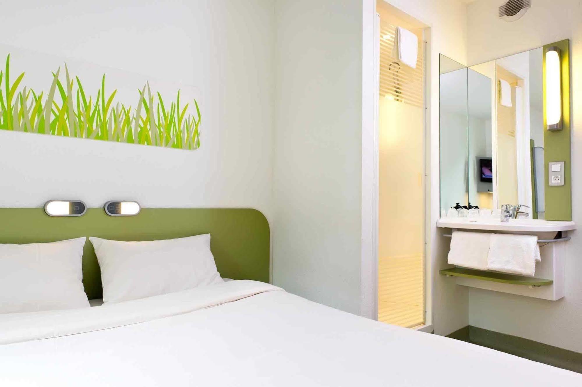 Ibis Budget Bern Expo Экстерьер фото